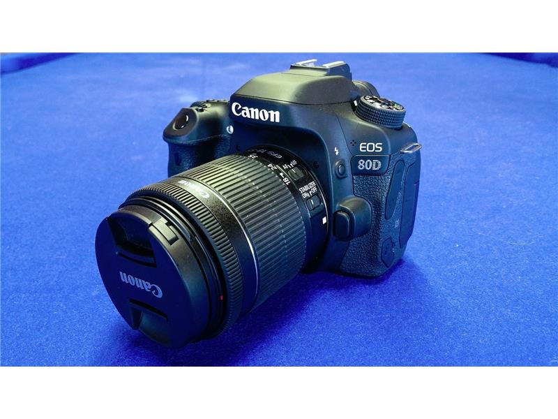 Canon EOS 80D Digital SLR Camera with 18-135mm EF-S f / 3.5-5.6 IS USM Lens