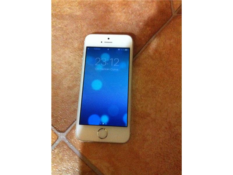 Gümüş iPhone 5s