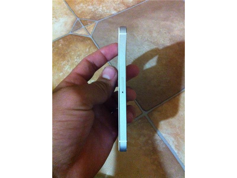 Gümüş iPhone 5s