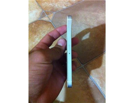 Gümüş iPhone 5s