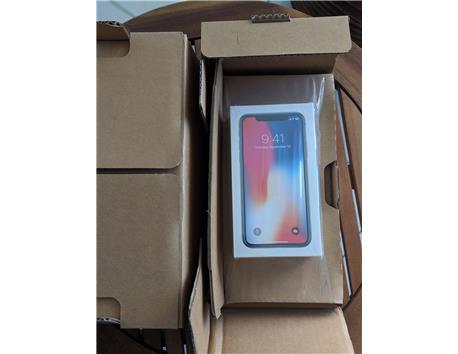 Selling Original: iPhone X & iPhone 8/8 Plus Whatsap +254740233875