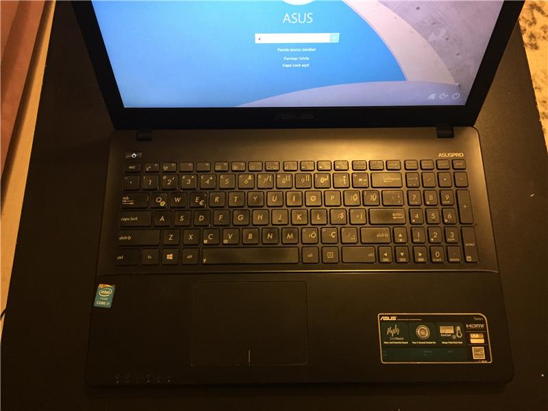 Asus İ7 8gb Ram tertemiz laptop