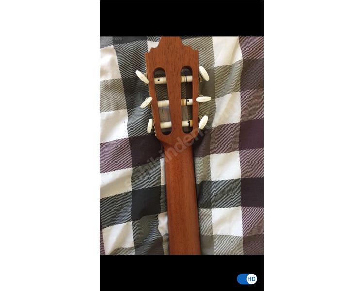 İspanya yapımı klasik gitar