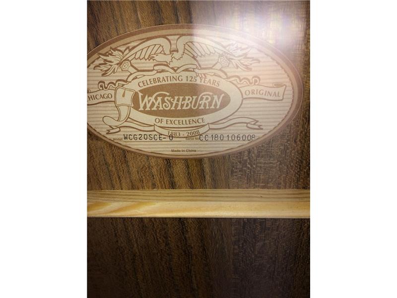 İki Aylık Akustik gitar( washburn wcg20sce )