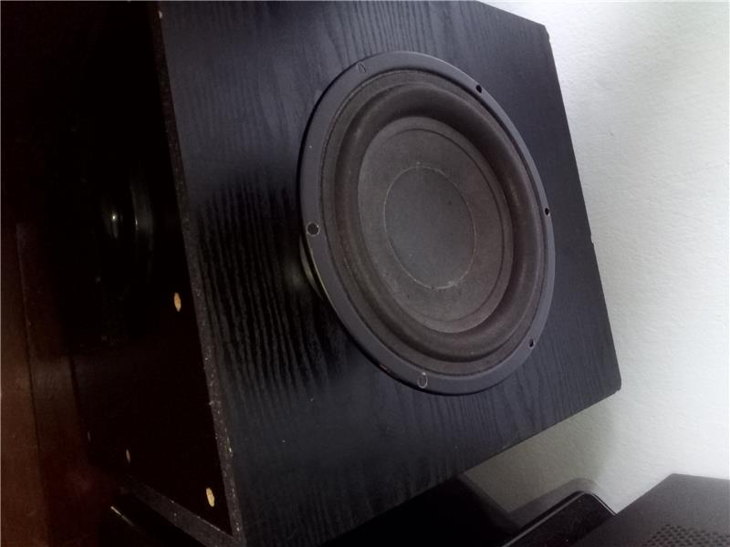 Hoparlör subwoofer bass kolon