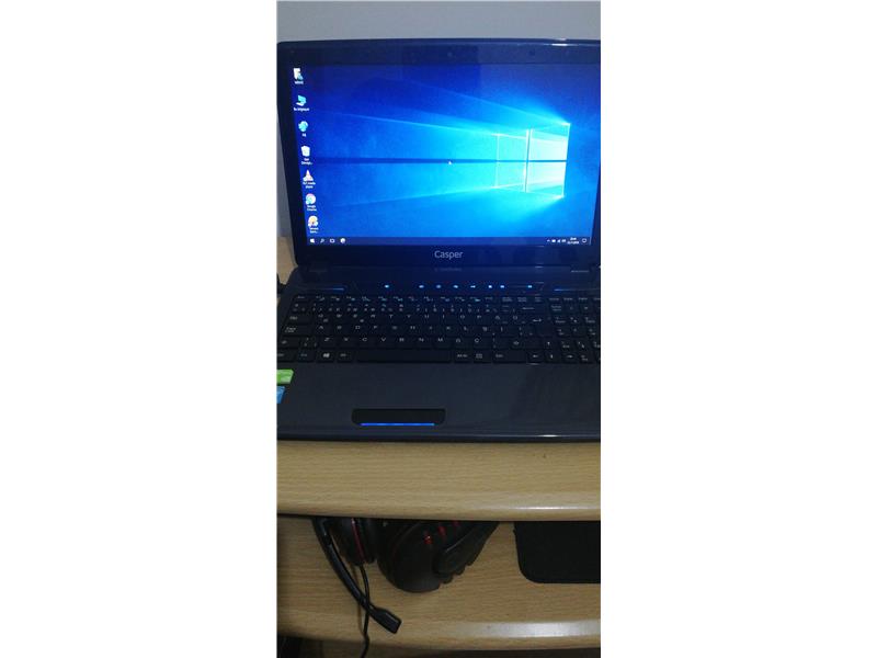 Masaüstü takaslı laptop