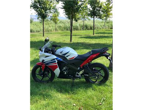 Honda cbr125 2016 