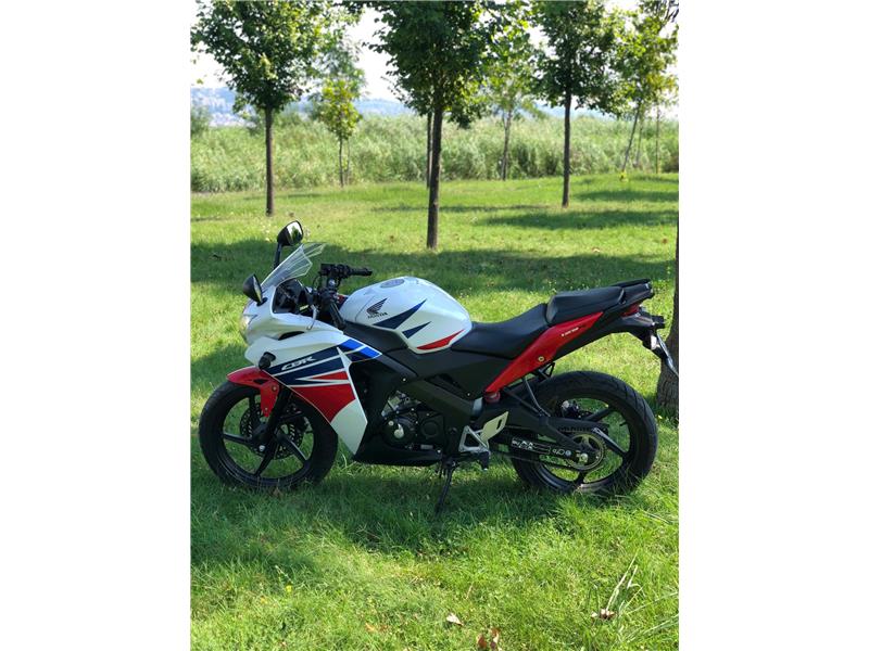 Honda cbr125 2016 