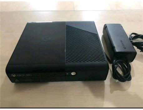 Xbox 360 E oyun konsolu 