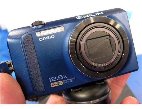 CASIO EXILIM ZR200 DİGİTAL FOTOĞRAF MAKİNESİ