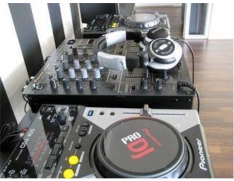 Yamaha Tyros 5, Pioneer DJ CDJ 2000, Korg PA4X