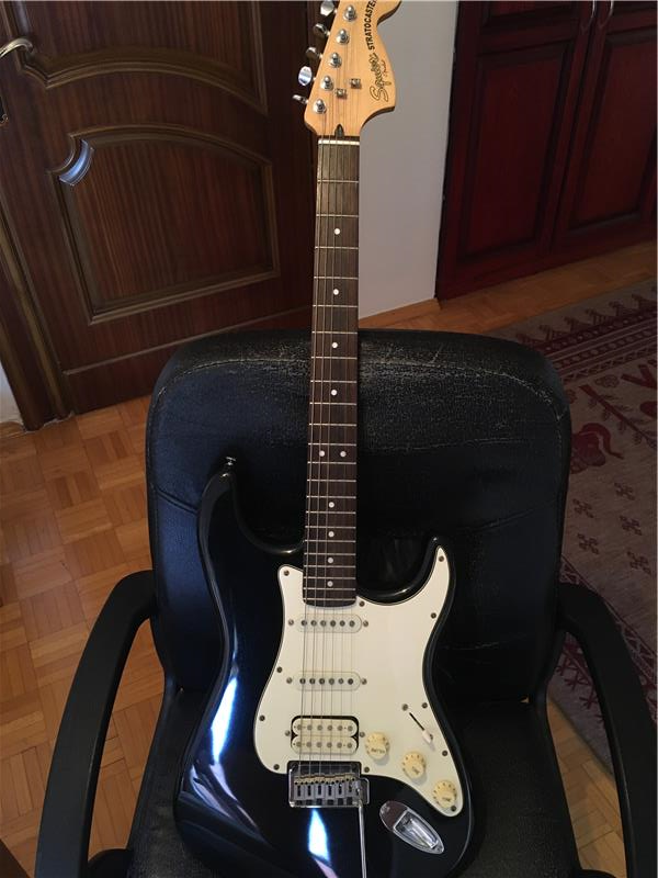 Squier Affinity Stratocaster, BAS gitar ile TAKAS olunur