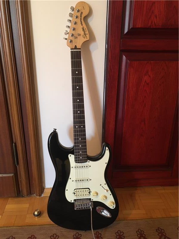 Squier Affinity Stratocaster, BAS gitar ile TAKAS olunur