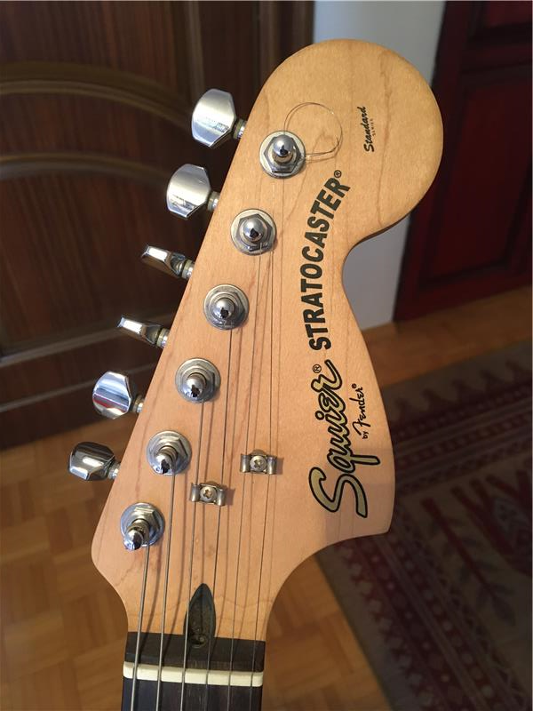 Squier Affinity Stratocaster, BAS gitar ile TAKAS olunur