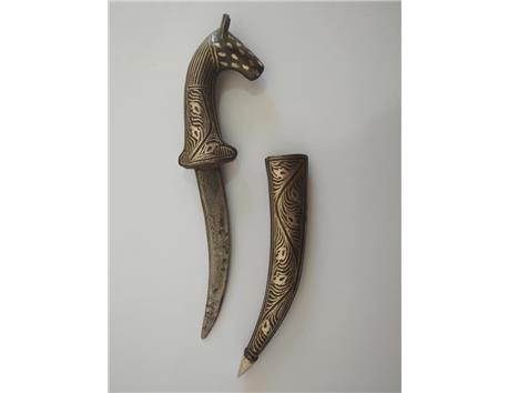 GÜMÜŞ SAVATLI DAMASCUS AT BAŞLI FORMDA. 18 cm BOYUNDA .