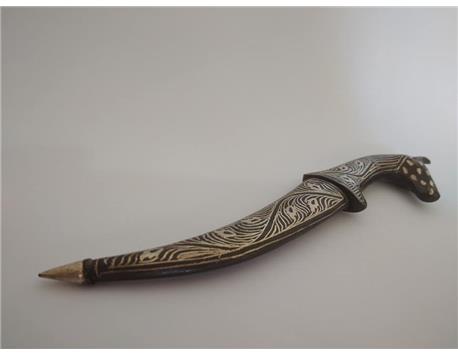 GÜMÜŞ SAVATLI DAMASCUS AT BAŞLI FORMDA. 18 cm BOYUNDA .