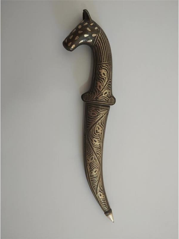 GÜMÜŞ SAVATLI DAMASCUS AT BAŞLI FORMDA. 18 cm BOYUNDA .