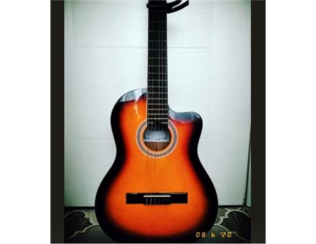 Klasik kesik kasa gitar