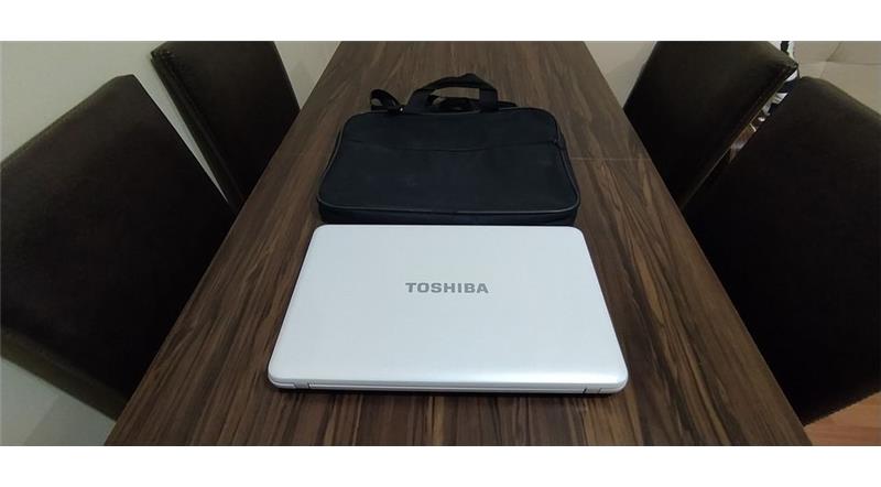 SATILIK TOSHIBA TEMİZ LAPTOP *ÇANTA HEDİYE*