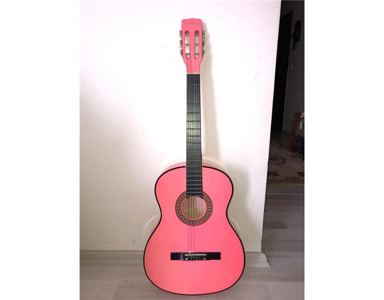 Az kullanılmış temiz gitar. (Pazarlık payı vardır )