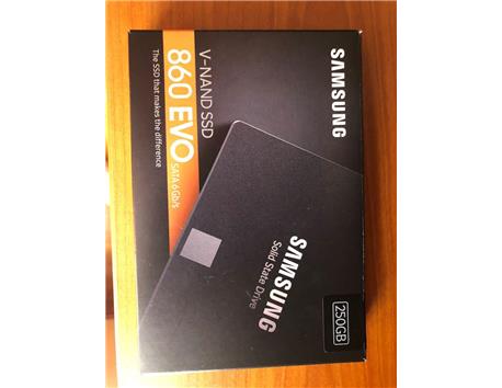 Sıfıra yakın kutulu 250gb Samsung 860 evo ssd