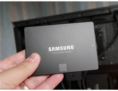 Sıfıra yakın kutulu 250gb Samsung 860 evo ssd