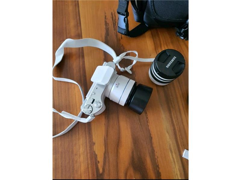 SAMSUNG NX300 18-55 ve 3d 45mm Lens ile