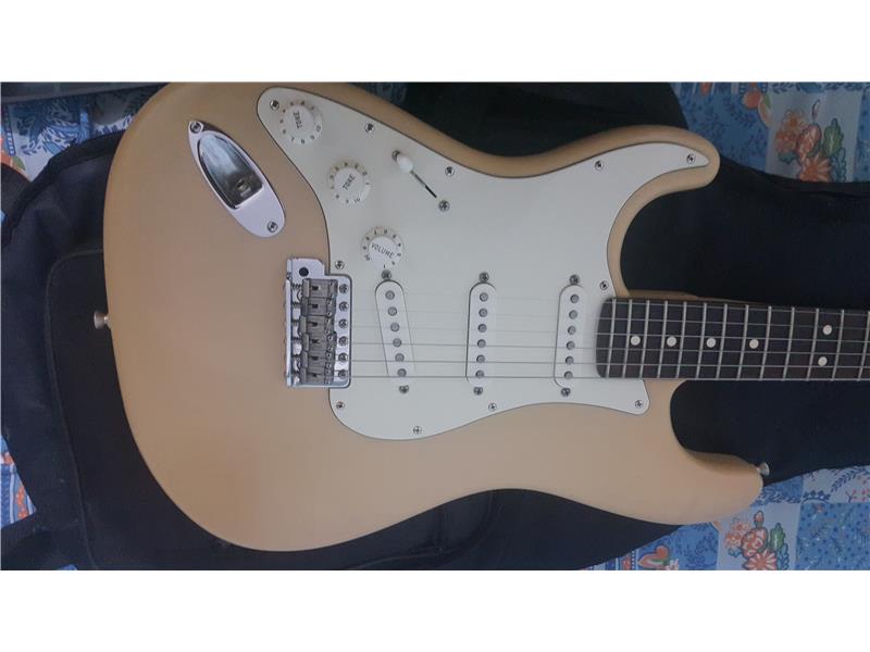 Satılık Fender Highway One (USA) Strat