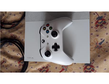 XBOX ONE S 1 TB TAKAS VAR