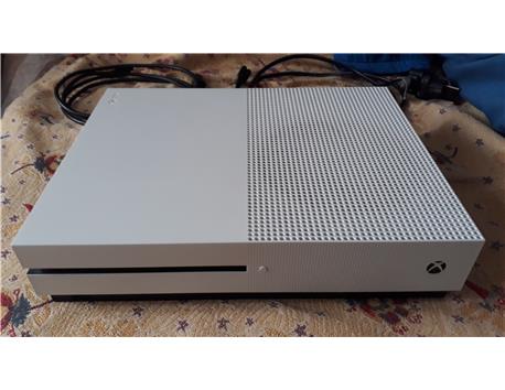 XBOX ONE S 1 TB TAKAS VAR