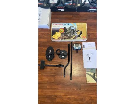 Minelab X Terra 705 Dedektör 2 başlıklı 