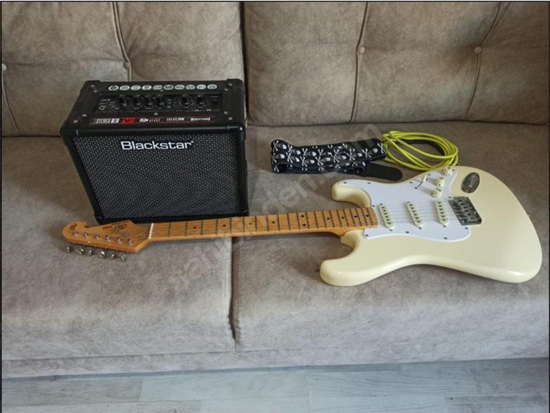 SX Stratocaster Elektro Gitar ve Blackstar ID:Core 10 V3 Amfi