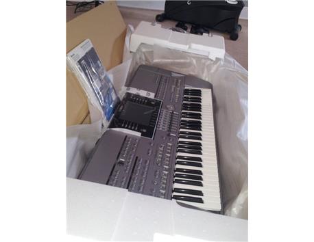 Yamaha Genos 76-Key Arranger Workstation Keyboard