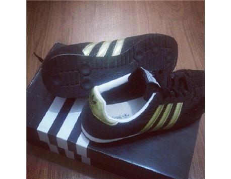 adidas  38 numara sari. Altin yaldizli ayakkabı