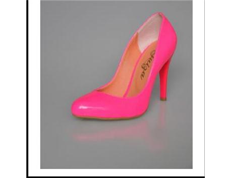 Pembe stiletto tarzı topuklu ayakkabı •35 numaradır •Beyazı da mevcuttur •50 TL