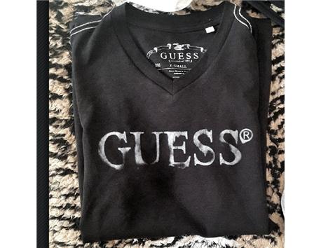 Kisa kollu orjinal Guess marka tshirt 15 TL 