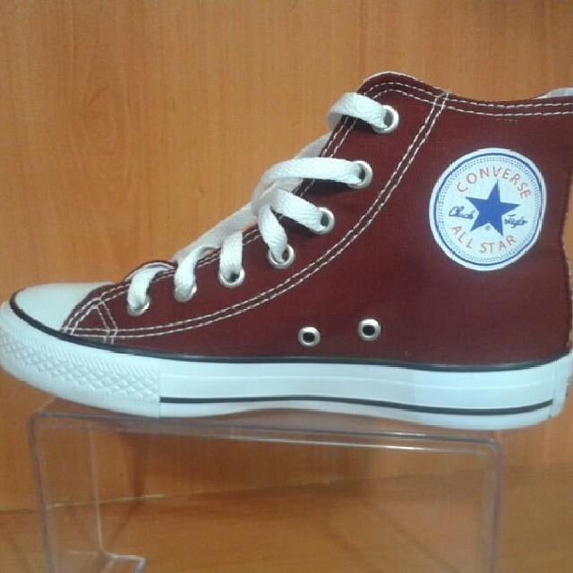 Bordo ve lacivert rengiyle Converse ler kapida odeme ile kargo dahil 55 tl :) iletişim 05399279341