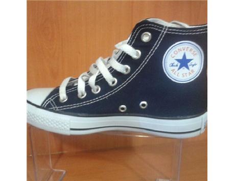 Bordo ve lacivert rengiyle Converse ler kapida odeme ve kargo dahil 55 tl :) bütün numaralari mevcuttur iletişim 05399279341